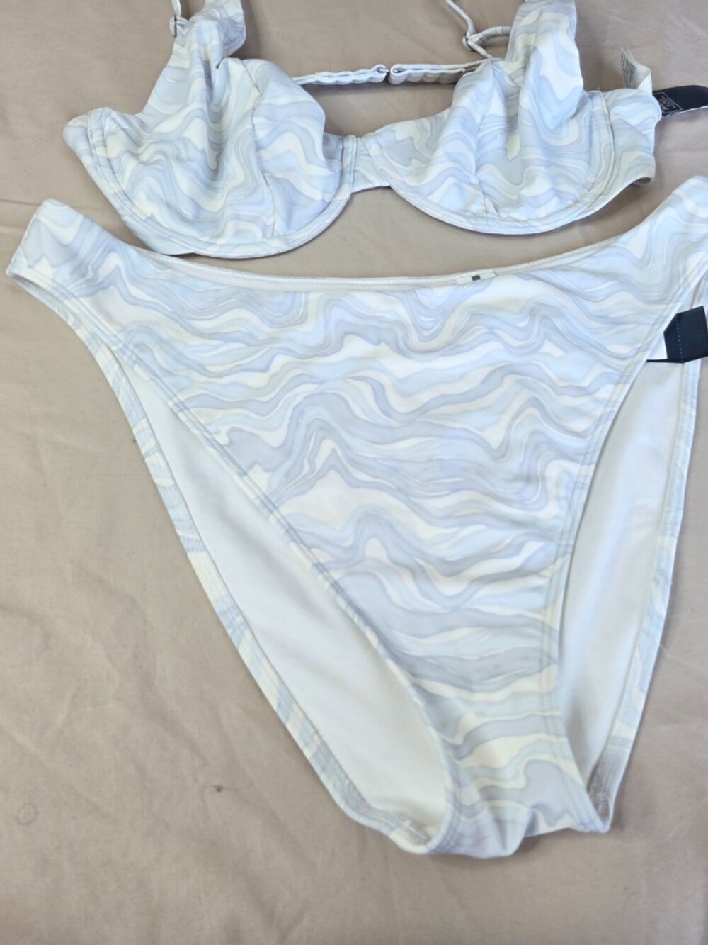 Abercrombie & Fitch NWT Bikini Set Wave Print Underwire Top + Moderate Bottom XL - Picture 2 of 15